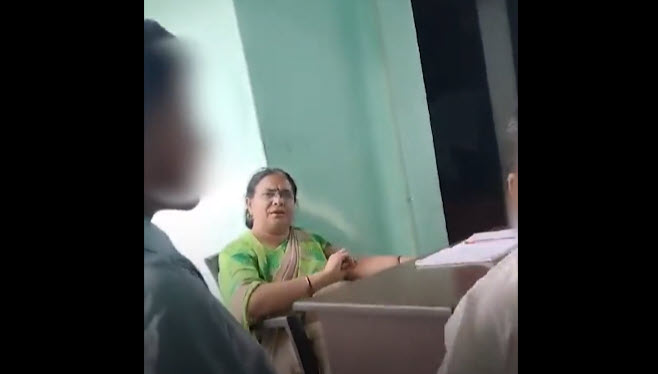 Ινδία: Βίντεο σοκ - Δασκάλα ζητά από μαθητές να χαστουκίσουν τον μουσουλμάνο συμμαθητή τους