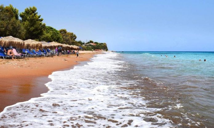 Ζευγάρι καταγγέλλει άγριο ξυλοδαρμό από υπεύθυνο beach bar σε παραλία- «Θα σας πνίξω»