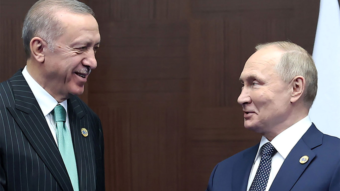 Στη Ρωσία ο Ερντογάν – Συνάντηση με Πούτιν για τη συμφωνία για τα σιτηρά