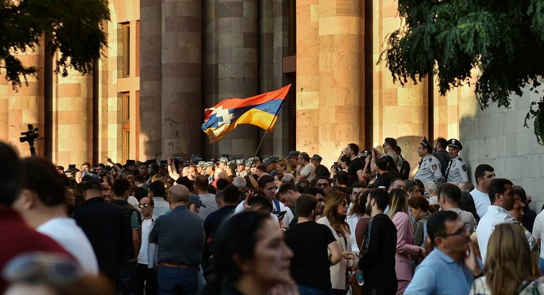 Η αντιπολίτευση στην Αρμενία ζητά την παραίτηση της κυβέρνησης γιατί  "παρέδωσε" το Ναγκόρνο Καραμπάχ στο Αζερμπαϊτζάν