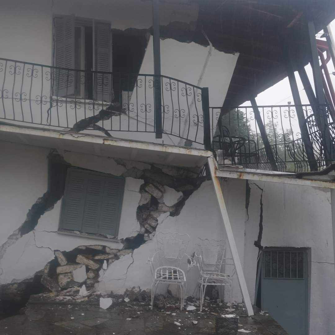 Καρδίτσα: Κατέρρευσαν δέκα σπίτια στο Μορφοβούνι του δήμου Πλαστήρα. Εγκλωβισμένοι κάτοικοι στην Κυψέλη