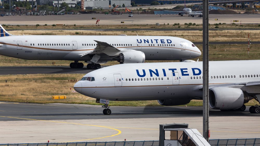 Η United Airlines καθήλωσε τα αεροσκάφη της σε ολόκληρη την Αμερική