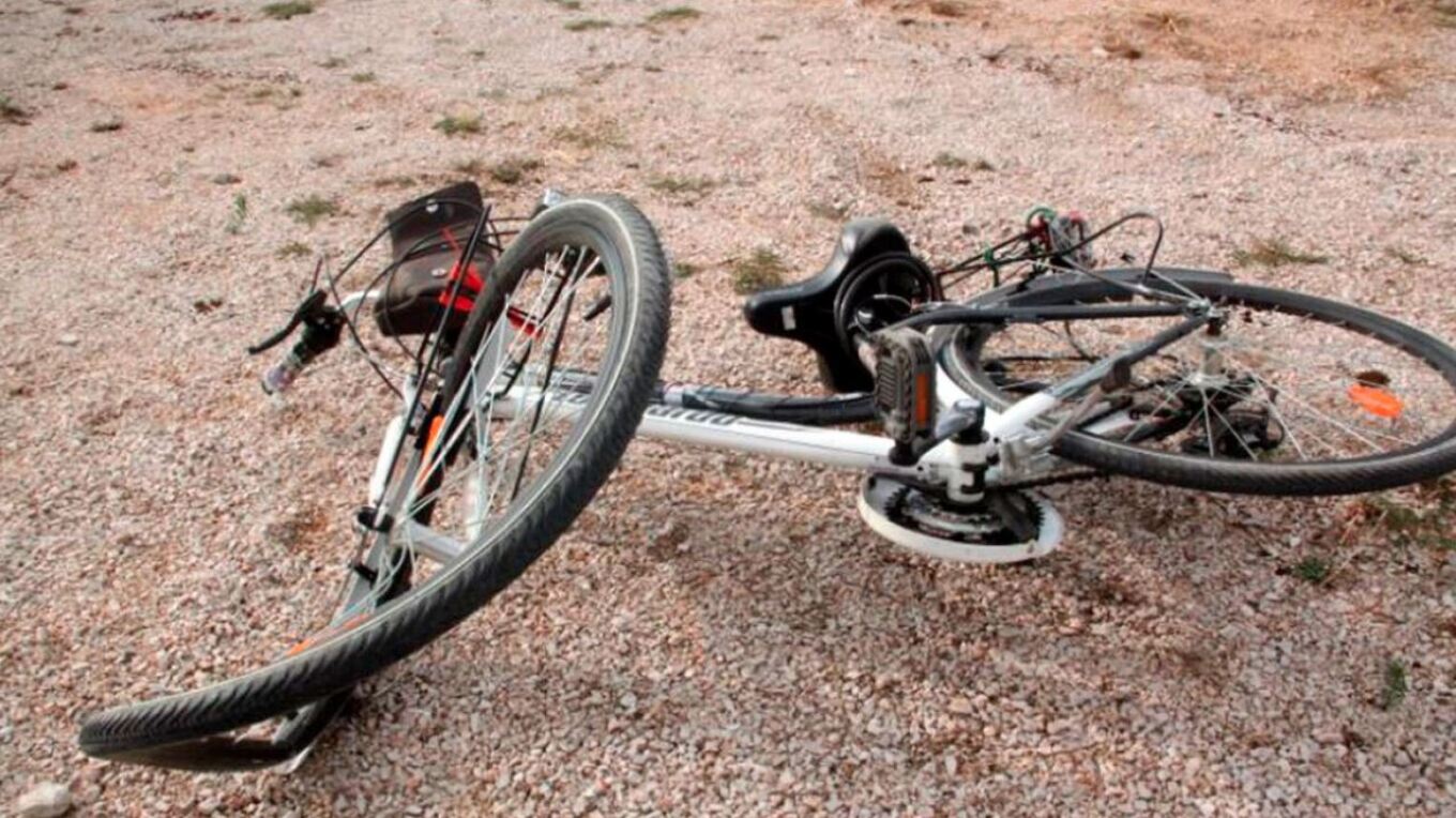 Λάρισα: Στο νοσοκομείο 13χρονος που παρασύρθηκε από αυτοκίνητο, ενώ έκανε ποδήλατο