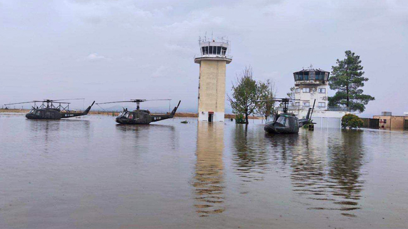 ΓΕΣ: Παροπλισμένα τα ελικόπτερα Χιούι που πλημμύρισαν στο Στεφανοβίκειο