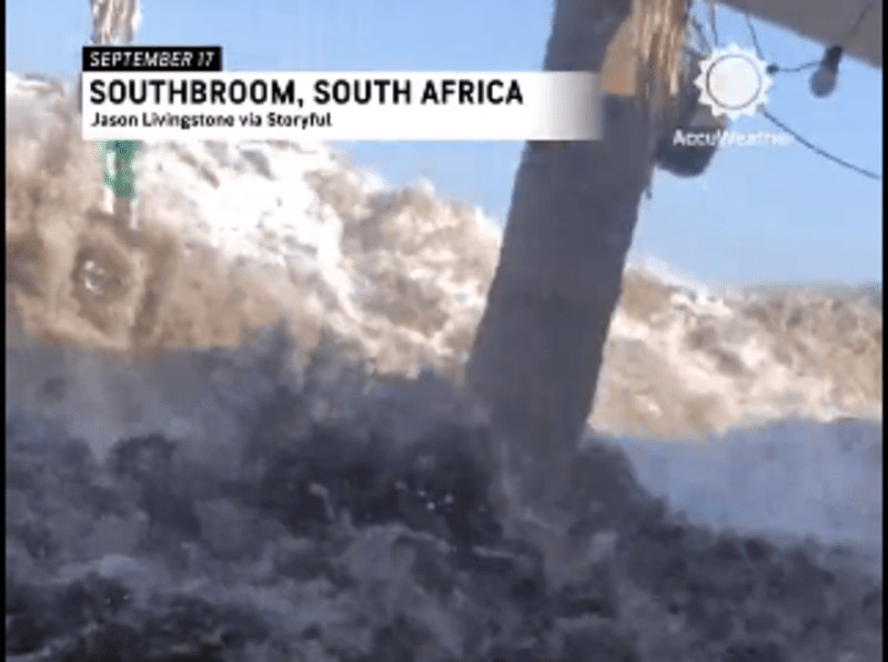Νότια Αφρική: Θεόρατα κύματα σάρωσαν κτίρια σε παράκτιες περιοχές -Δύο νεκροί, αρκετοί τραυματίες (Βίντεο)
