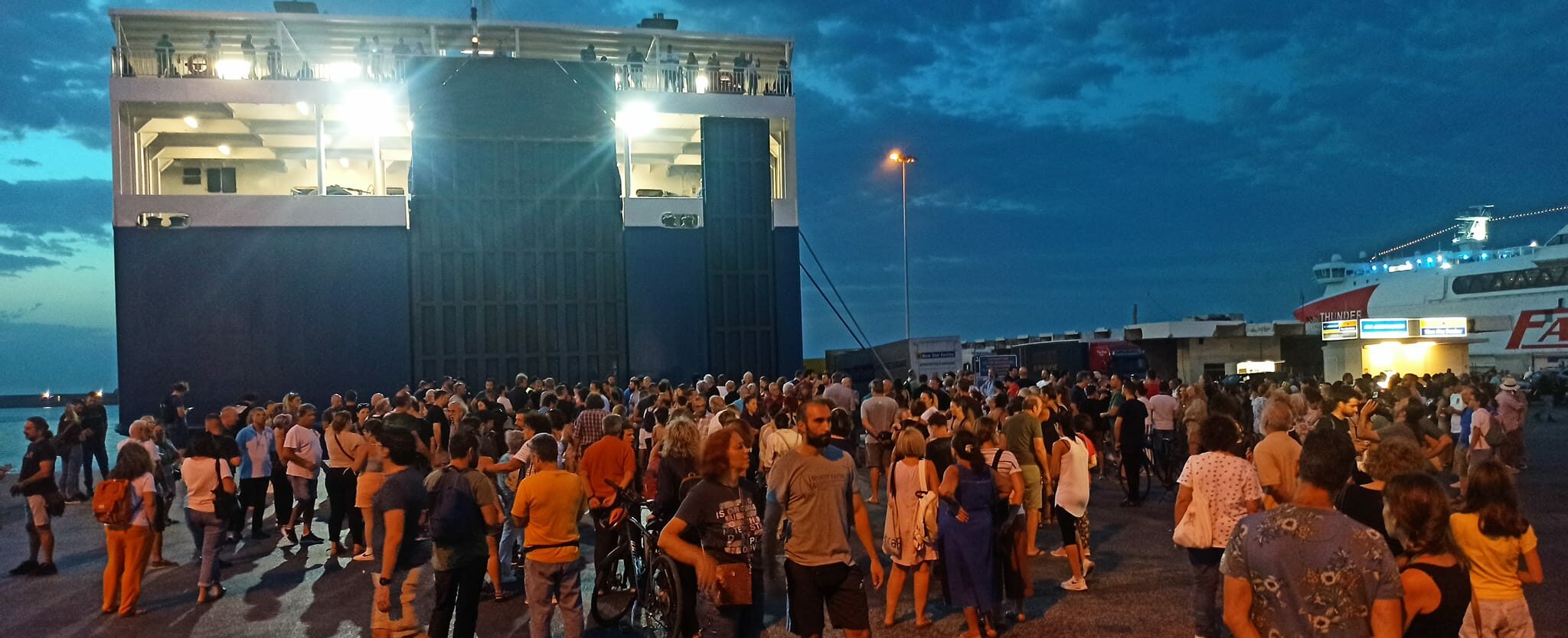 Blue Horizon: Μεγάλη κινητοποίηση στο λιμάνι του Ηρακλείου για τον αδικοχαμένο Αντώνη - "Δολοφόνοι" φώναζαν (βίντεο)