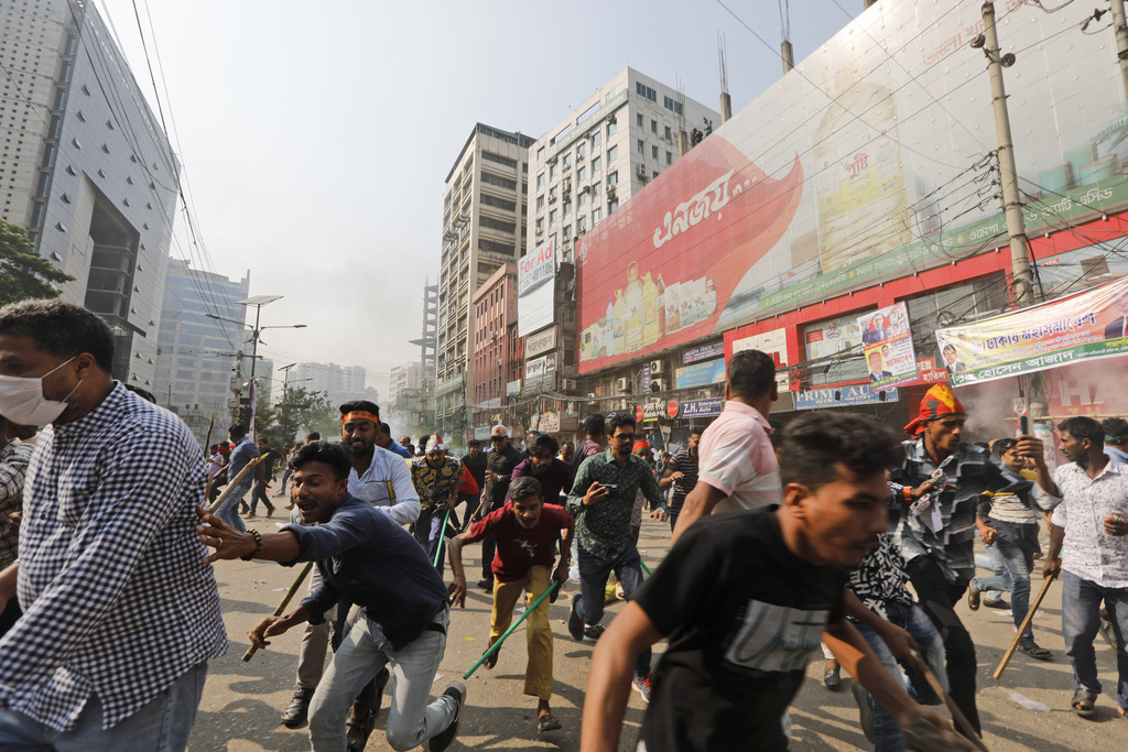 Βίαιες αντικυβερνητικές διαδηλώσεις με νεκρούς και τραυματίες στο Μπαγκλαντές