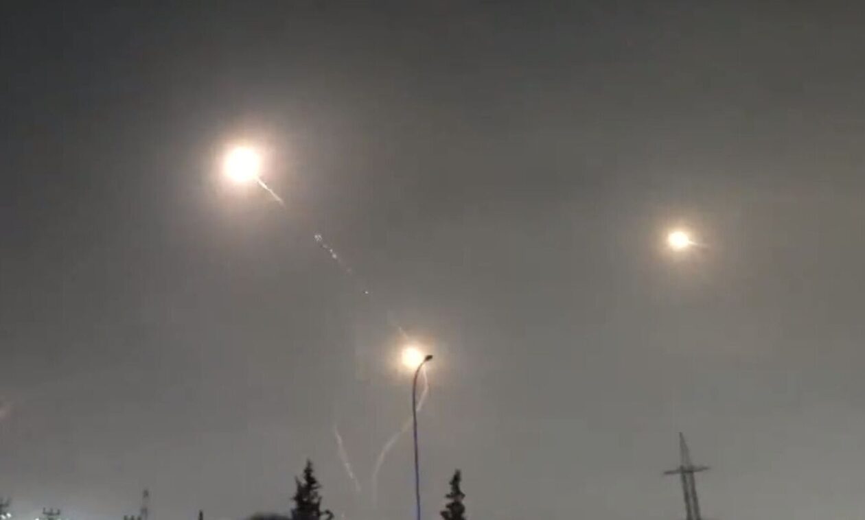 Πόλεμος στο Ισραήλ: Βίντεο με το Iron Dome να αναχαιτίζει Παλαιστινιακούς πυραύλους