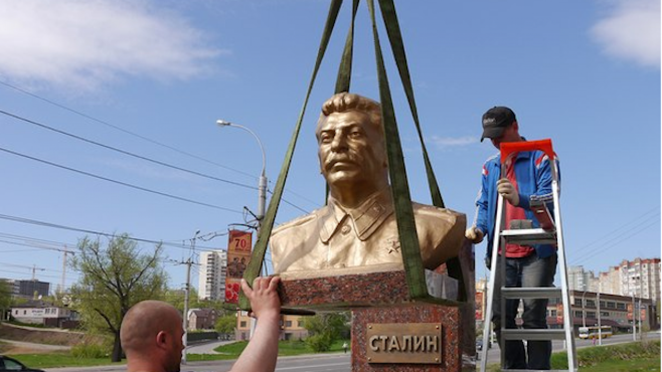 Ρωσία: Ξεφυτρώνουν σαν μανιτάρια τα  μνημεία προς τιμήν του "πατερούλη" Στάλιν