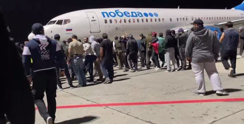 Φιλοπαλαιστίνιοι διαδηλωτές εισέβαλαν σε αεροδρόμιο του Νταγκεστάν όπου θα προσγειωνόταν αεροσκάφος από το Ισραήλ