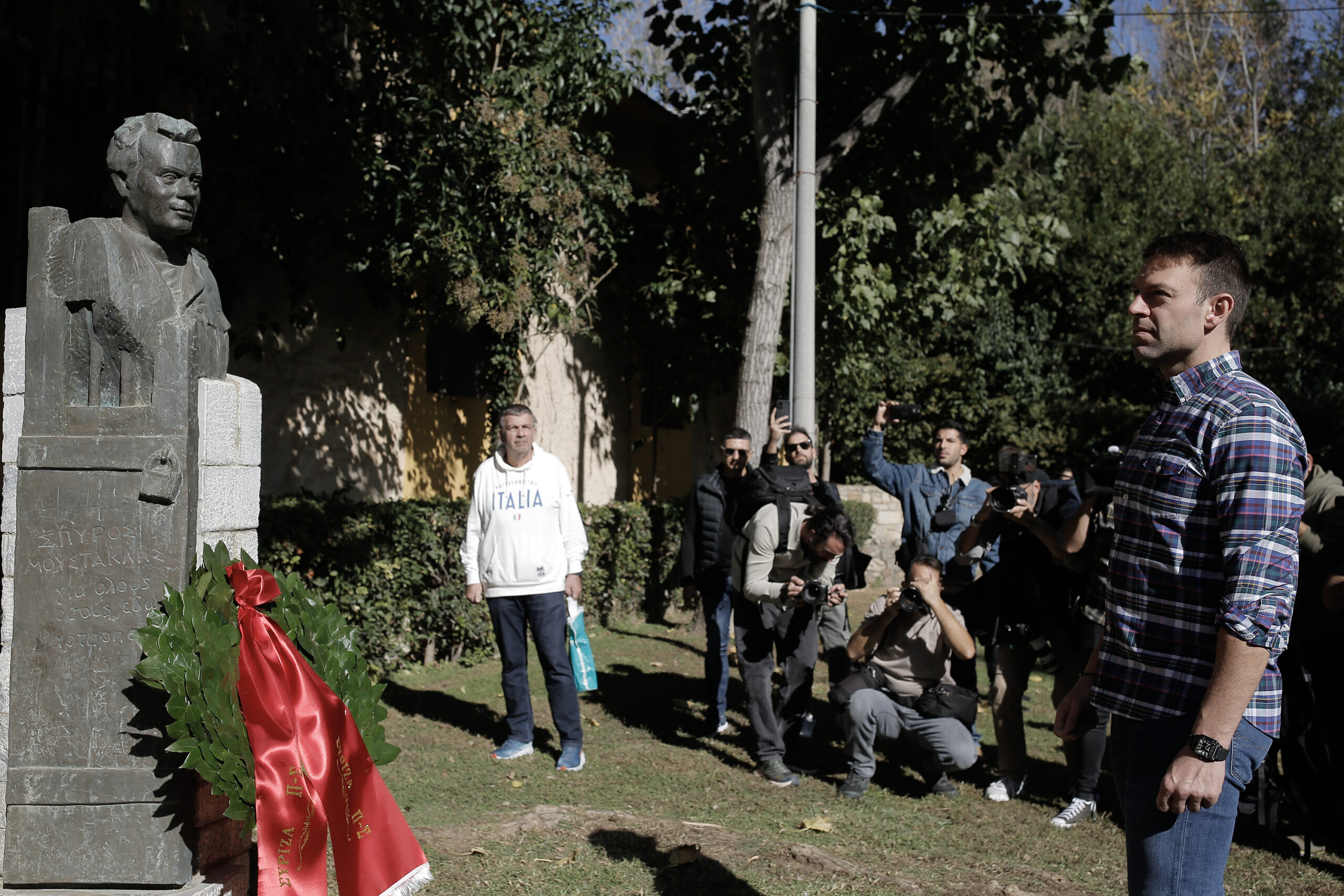 Στεφάνι στο μνημείο του ΕΑΤ ΕΣΑ, στο Πάρκο Ελευθερίας κατέθεσε ο Στ. Κασσελάκης
