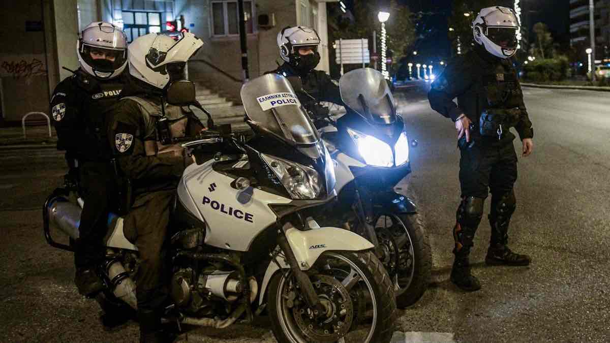 Θεσσαλονίκη: Νεκρός αστυνομικός – Μπήκε σε καυγά να τους χωρίσει και δέχτηκε επίθεση με μαχαίρι σε μπαρ