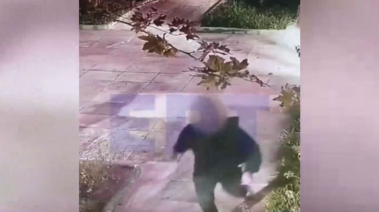 Εξάρχεια: Με αυτό το βίντεο έπιασαν τον 23χρονο «Δράκο των Εξαρχείων», από την πρώτη του επίθεση στη Γλυφάδα