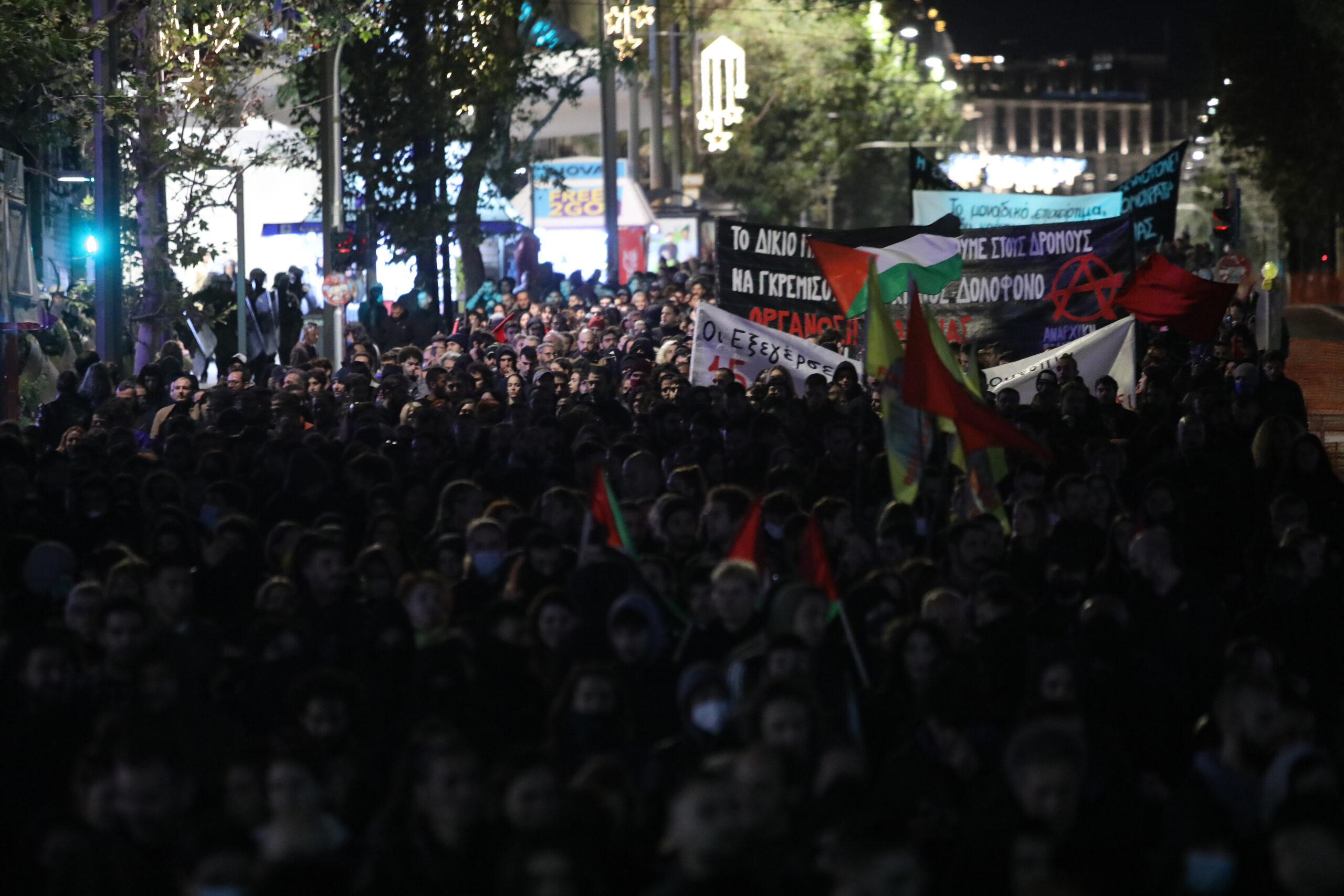 Σε εξέλιξη η διαδήλωση για τα 15 χρόνια από τη δολοφονία του Αλέξανδρου Γρηγορόπουλου