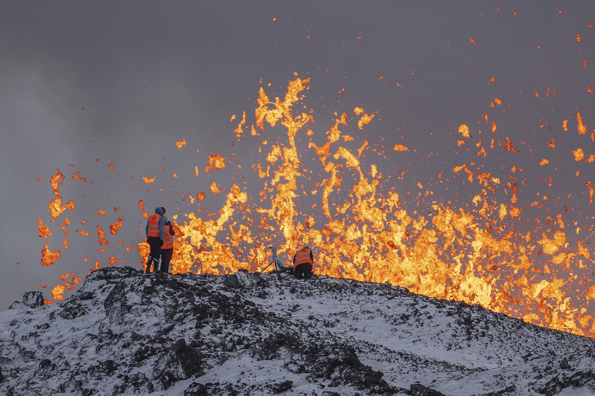 Ισλανδία: Η πύρινη κόλαση του ηφαιστείου μειώνεται και ελπίζεται ότι δεν θα κινδυνέψουν σπίτια και ζωές