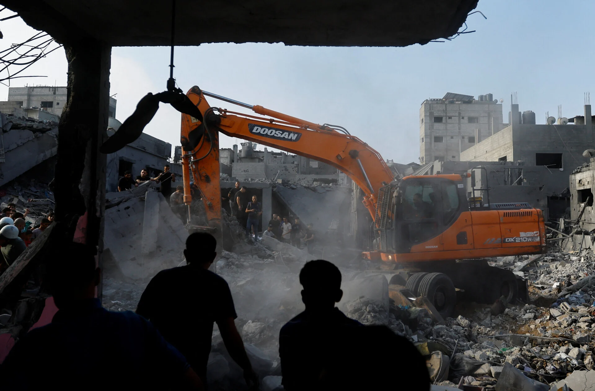 Λωρίδα της Γάζας: Σφυροκόπημα στη Χαν Γιουνίς – Σχεδόν 200 νεκροί μέσα σε 24 ώρες