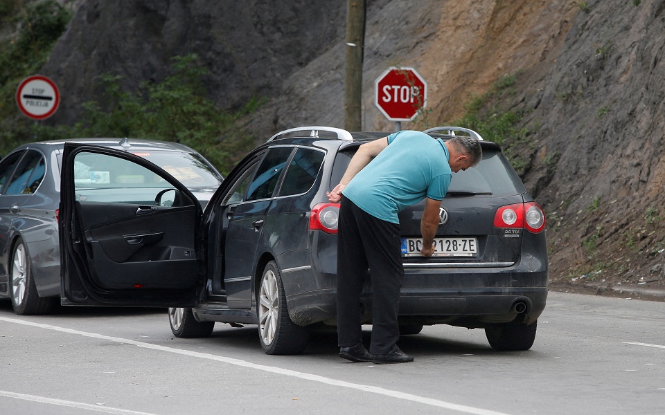 Η Σερβία ανοίγει τους δρόμους της σε οχήματα με πινακίδες Κοσσυφοπεδίου