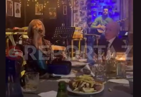 Κωνσταντίνος Πλεύρης - Τζόρτζια Σιακαβάρα: Το τραγούδι που του αφιέρωσε σε γλέντι στο Μοσχάτο (βίντεο)