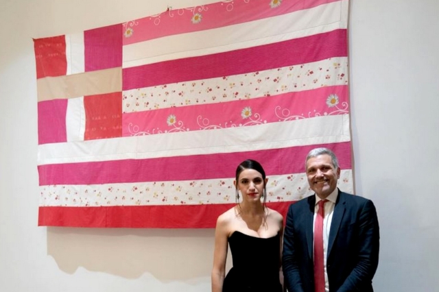 Τζόρτζια Λάλε:  Η πρώτη της αντίδραση μετά την εντολή απόσυρσης της ροζ ελληνικής σημαίας