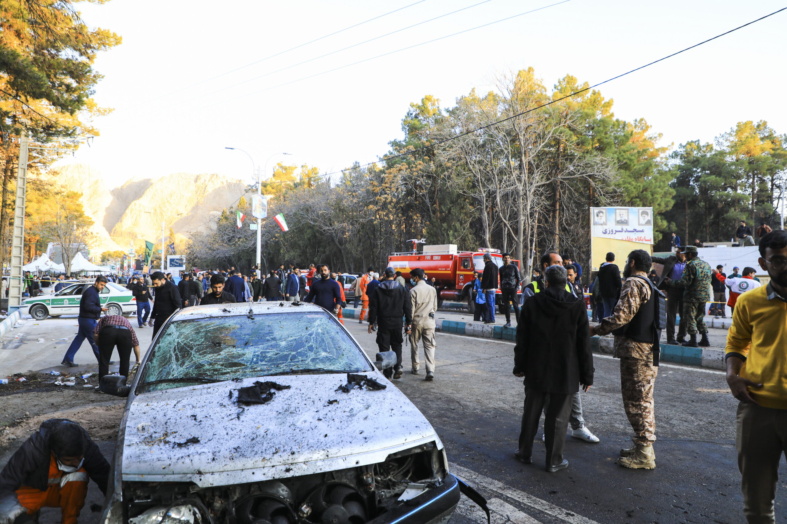 Ιράν: Η οργάνωση Ισλαμικό Κράτος ανέλαβε την ευθύνη για τις επιθέσεις που σκότωσαν σχεδόν 100 ανθρώπους
