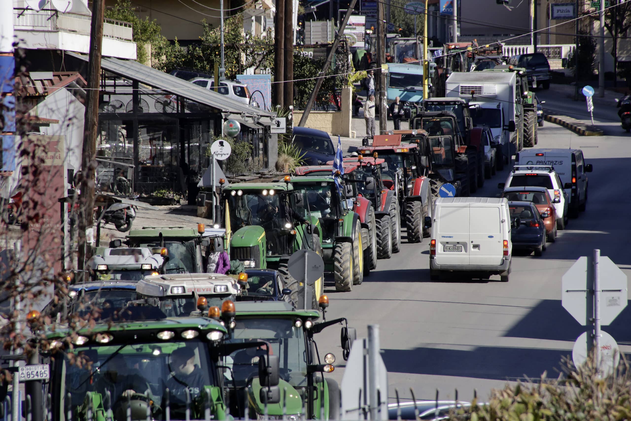 Δυσβάστακτο το κόστος παραγωγής για αγρότες και κτηνοτρόφους – Συνεχίζονται οι κινητοποιήσεις