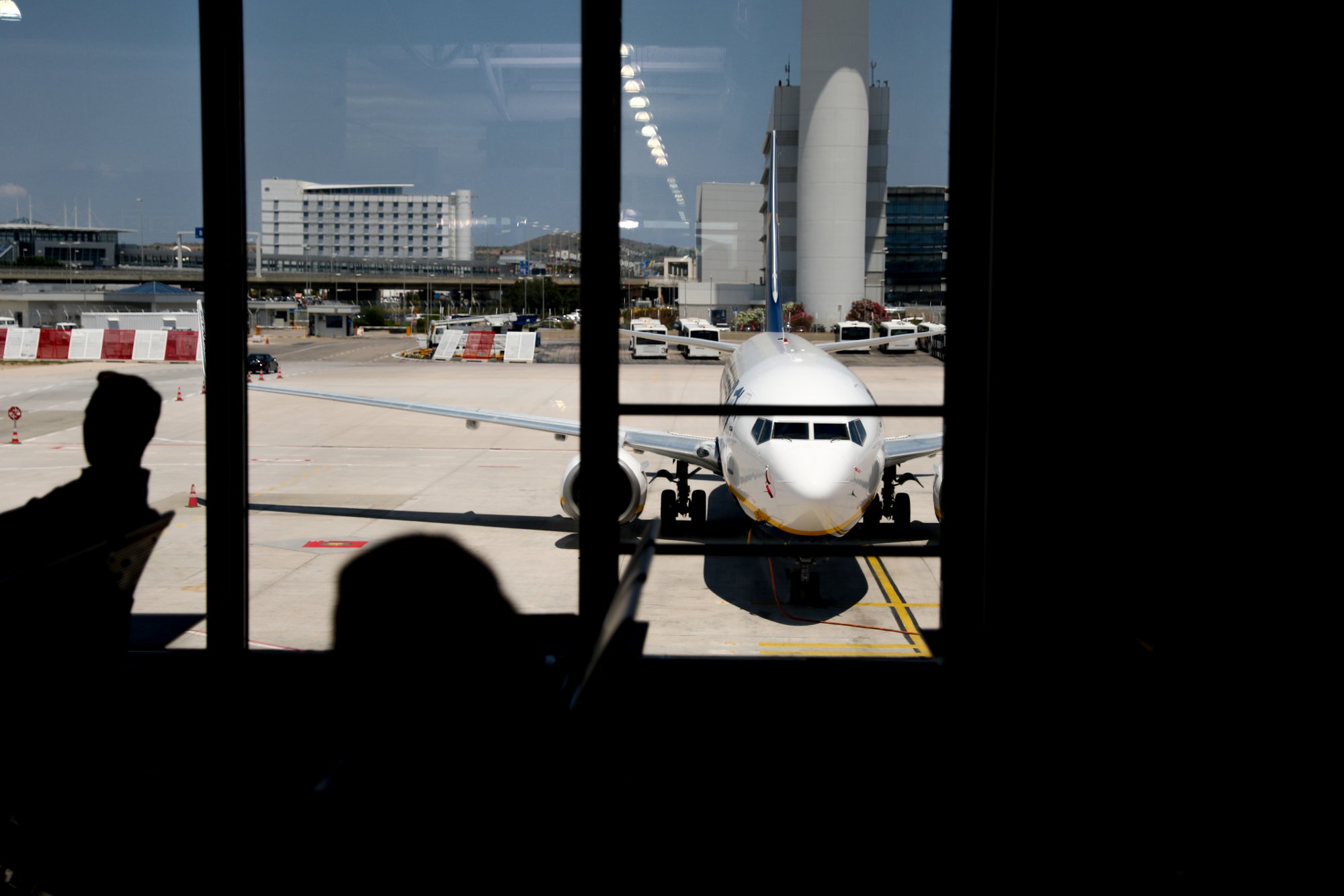 Έκτακτη προσγείωση αεροπλάνου στο «Ελ. Βενιζέλος»- Επιβάτες προσπάθησαν να κρυφτούν σε τουαλέτα