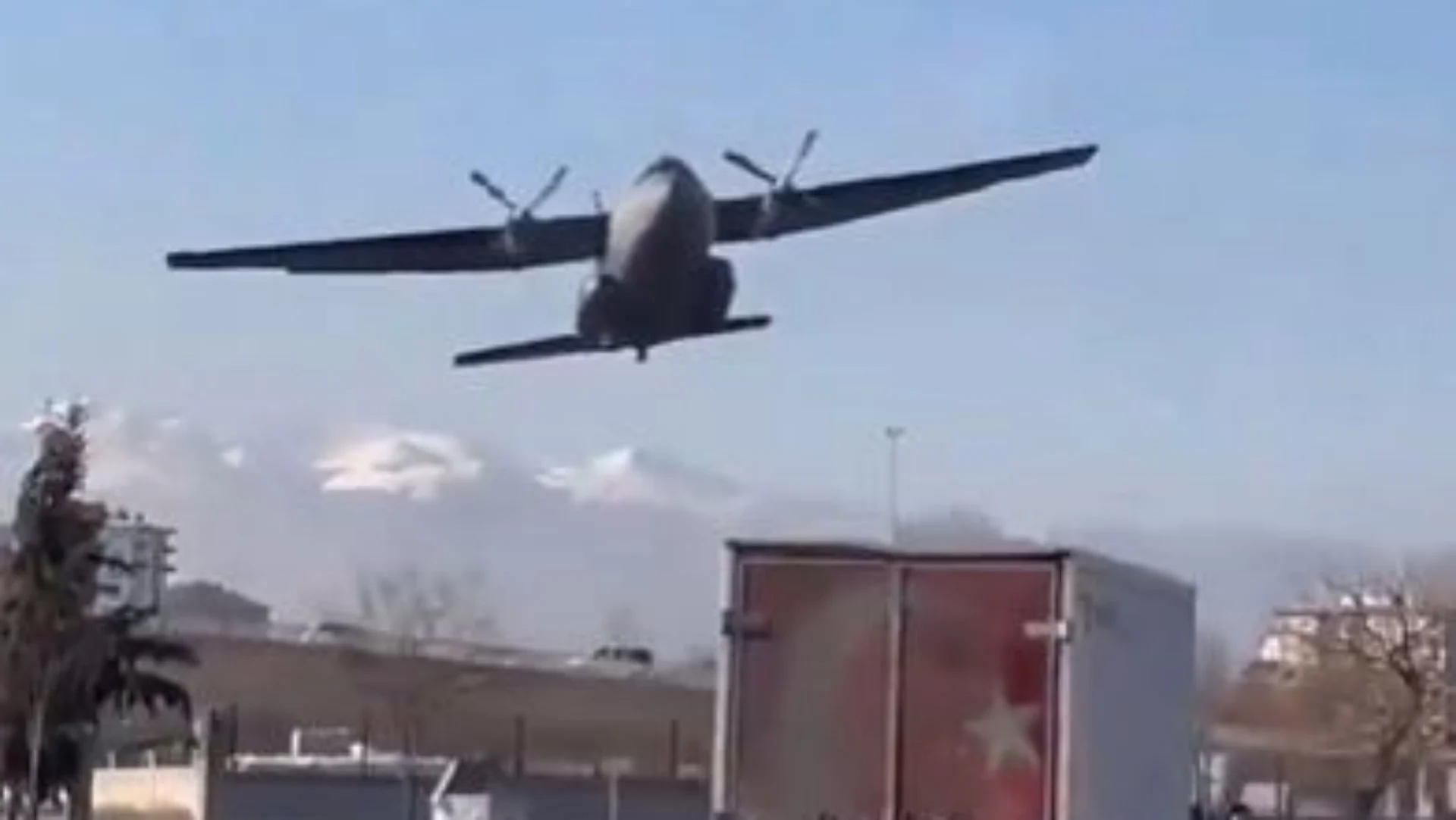 Τουρκία: Αναγκαστική προσγείωση για C-160 – Πετούσε σε χαμηλό ύψος