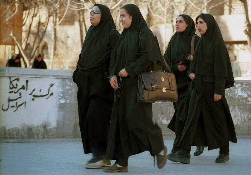 Ιράν: Γυναίκα καταδικάστηκε σε 74 μαστιγώσεις, επειδή δεν φορούσε χιτζάμπ