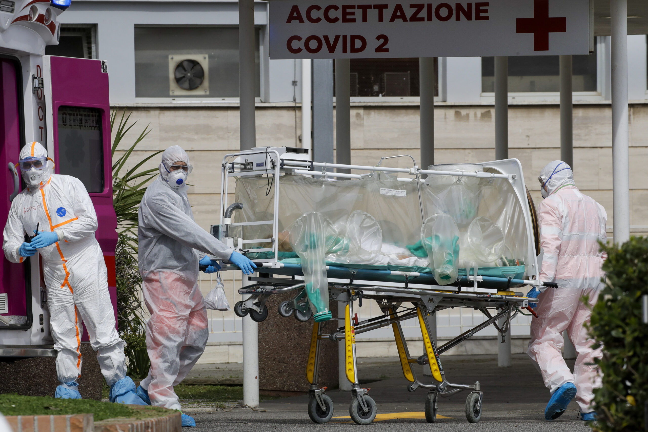 Ευρώπη: Γεμίζουν ξανά τα νοσοκομεία από κορονοϊό και ιώσεις
