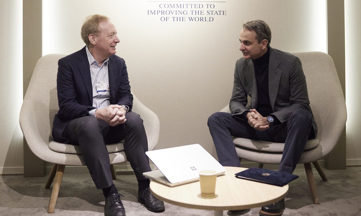 Νταβός: Με τον πρόεδρο της Microsoft συναντήθηκε ο Μητσοτάκης