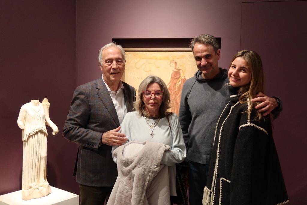 Έκθεση ΝοΗΜΑΤΑ: Στο Μουσείο της Ακρόπολης με την πεθερά του και την κόρη του Δάφνη βρέθηκε ο Κυριάκος Μητσοτάκης