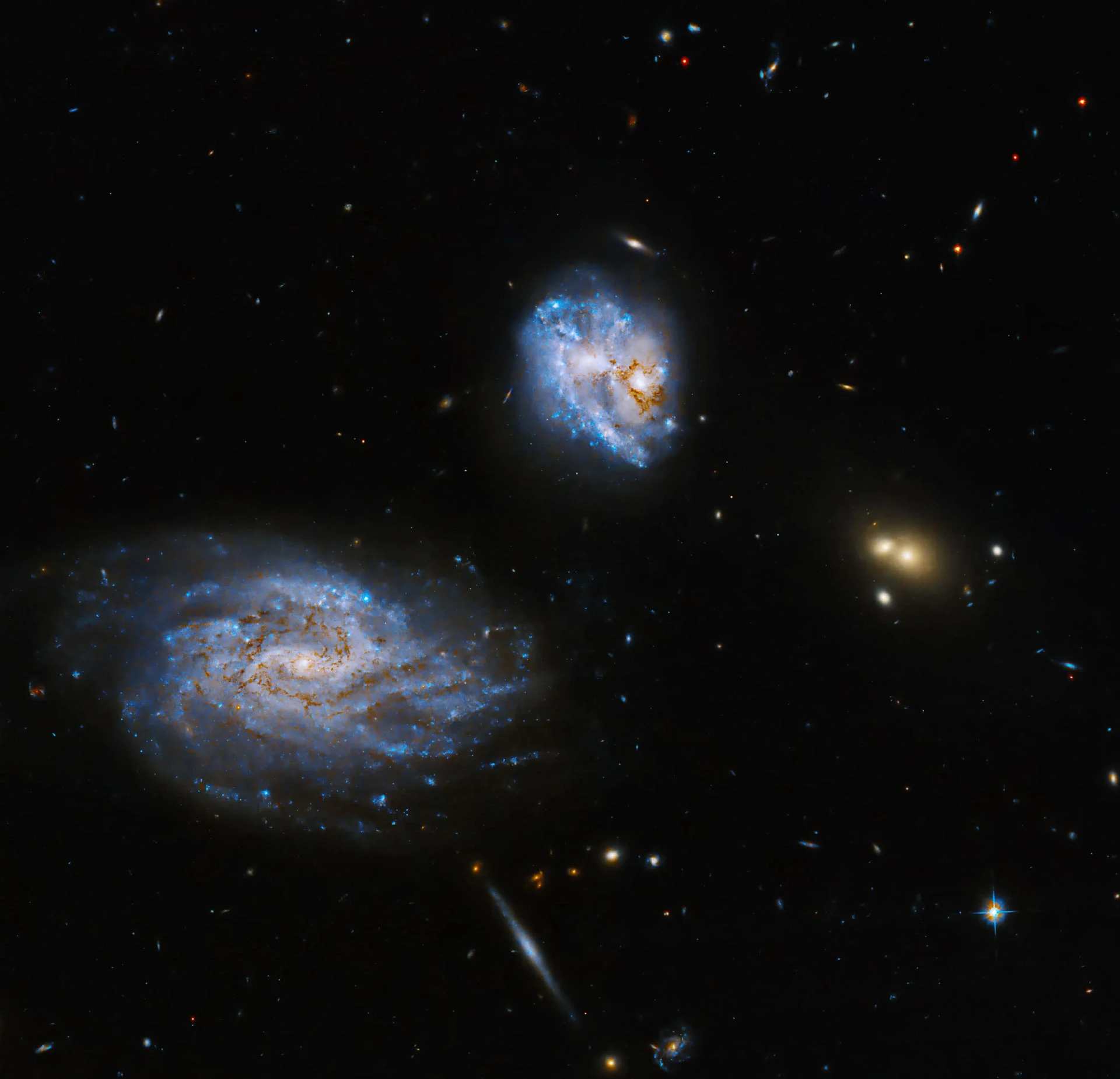 Το Hubble παρουσιάζει ένα ακόμη γαλαξιακό βαλς - Δείτε βίντεο