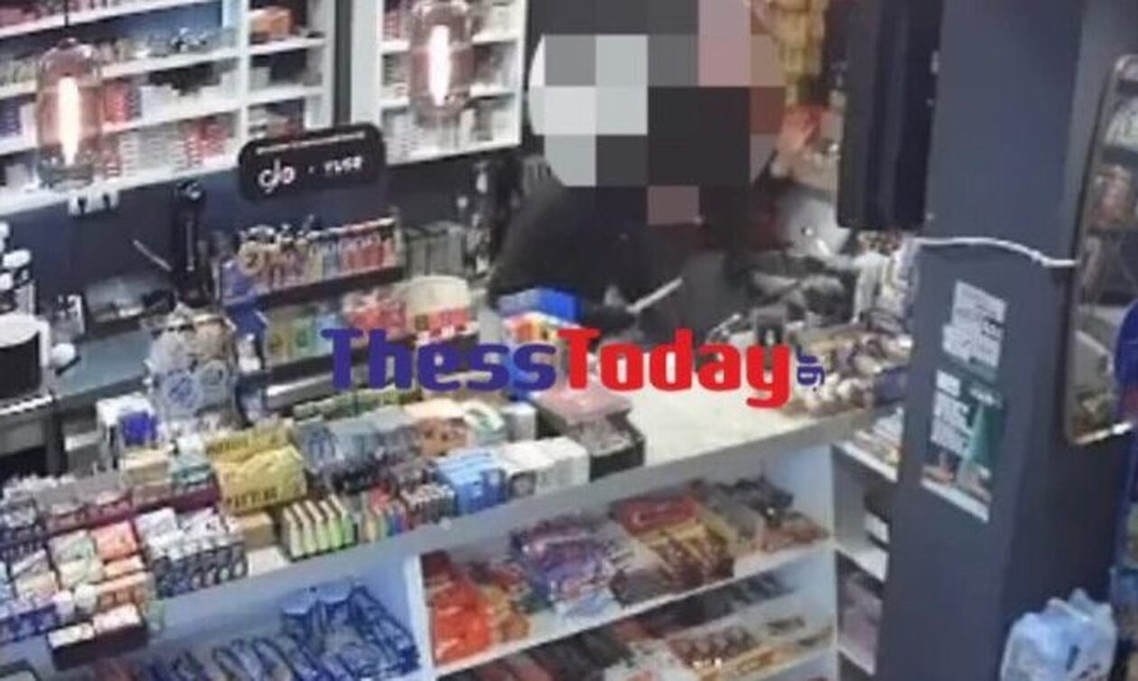 Θεσσαλονίκη: Βίντεο ντοκουμέντο από νέα ληστεία με μαχαίρι σε μίνι μάρκετ στα Πεύκα