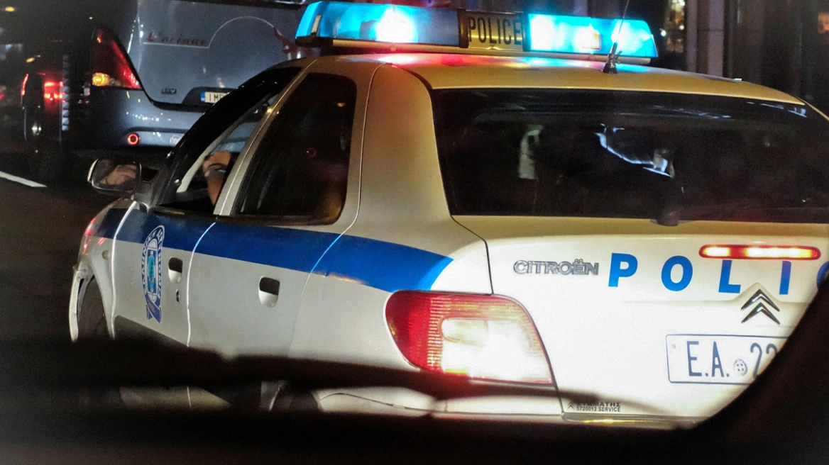 Θεσσαλονίκη: Αστυνομικοί απέτρεψαν 82χρονη που ήθελε να πηδήξει από μπαλκόνι