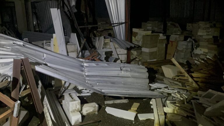 Πύργος: Ανεμοστρόβιλος προκάλεσε ζημιές σε σπίτια και επιχειρήσεις