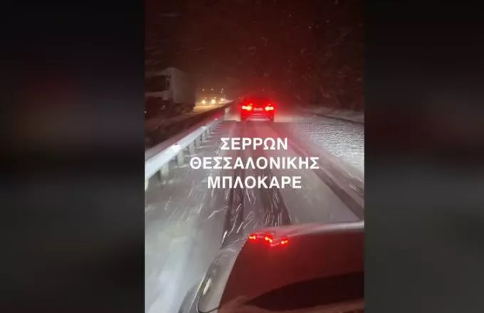 Φορτηγό συγκρούστηκε με αλατιέρα στην ΕΟ Σερρών- Θεσσαλονίκης – Έκλεισε ο δρόμος, σχηματίστηκαν ουρές (βίντεο)