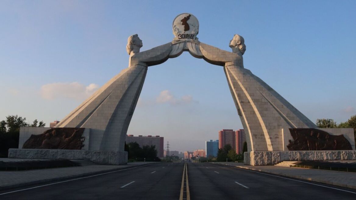 Η Βόρεια Κορέα κατεδάφισε μνημείο που συμβόλιζε την επανένωση με τη Νότια Κορέα
