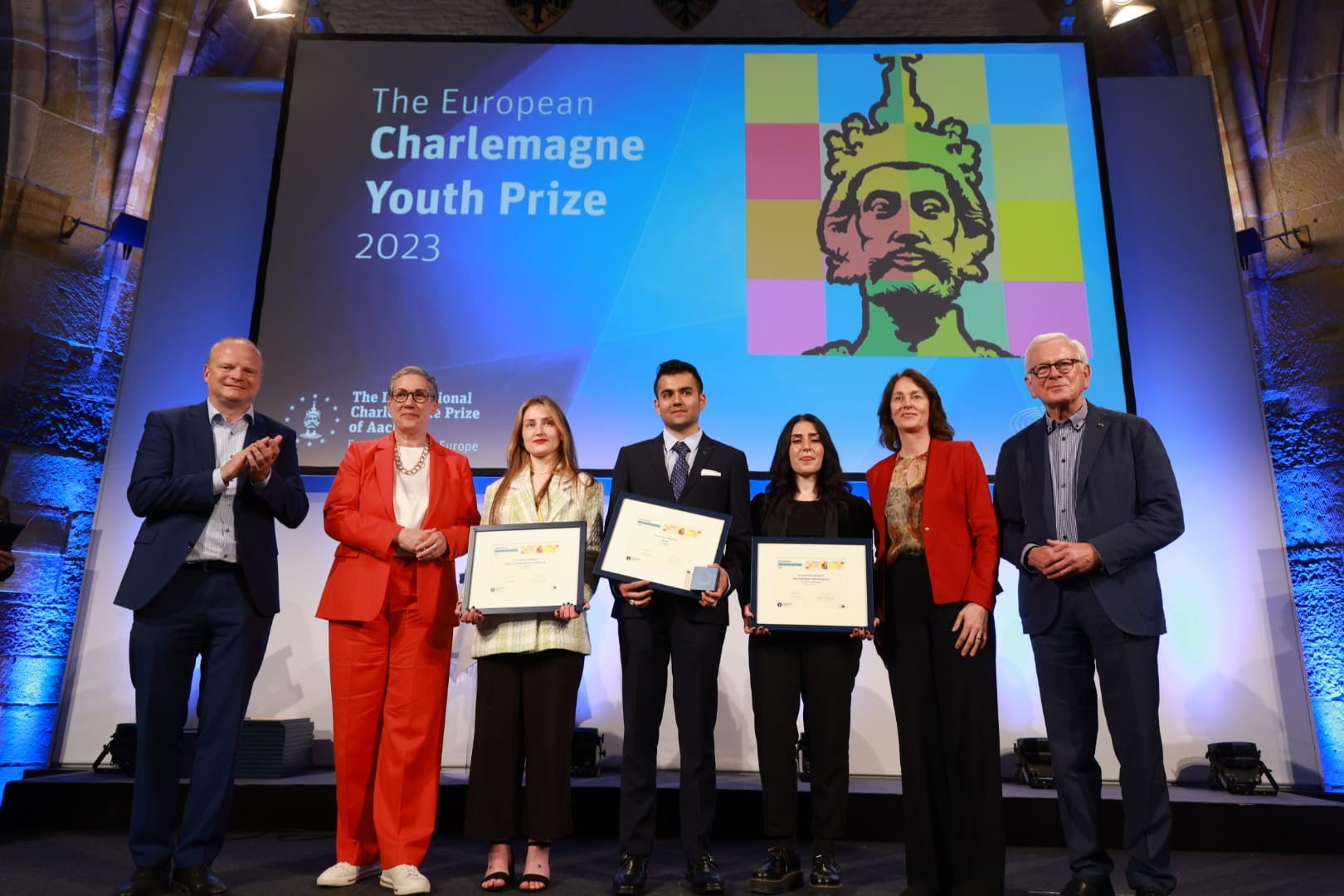Ξεκίνησε η υποβολή αιτήσεων για το Ευρωπαϊκό Βραβείο Καρλομάγνου για τη Νεολαία!