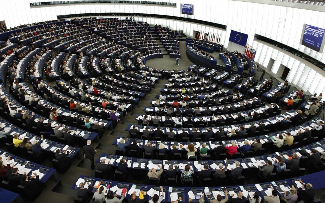 Ευρωκοινοβούλιο: Εγκρίθηκε το καταδικαστικό ψήφισμα για το κράτος δικαίου στην Ελλάδα