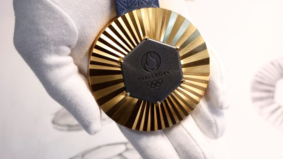 Με ένα κομμάτι από τον πύργο του Άιφελ κάθε μετάλλιο των Ολυμπιακών Αγώνων στο Παρίσι