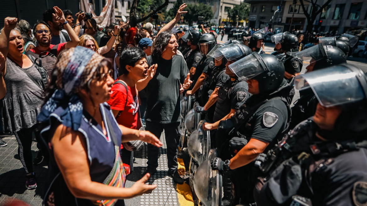 Αργεντινή: Συγκρούσεις διαδηλωτών - αστυνομίας έξω από την βουλή