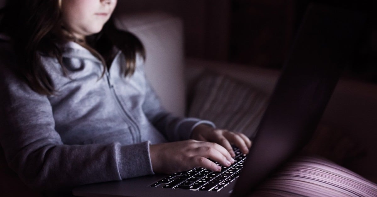 Παιδική κακοποίηση online: Παρατείνεται η ισχύς των κανόνων έως το 2026