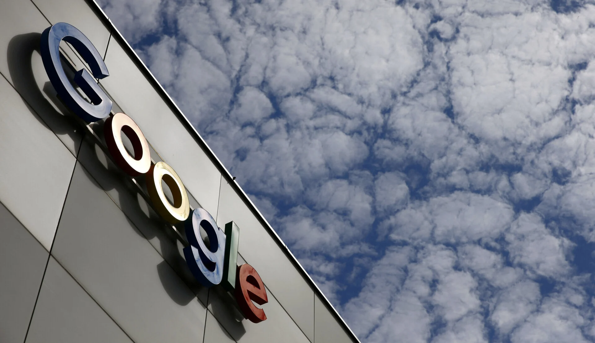 Google: Αγωγή από 32 ομίλους ΜΜΕ – Ζητούν 2,1 δισ. ευρώ
