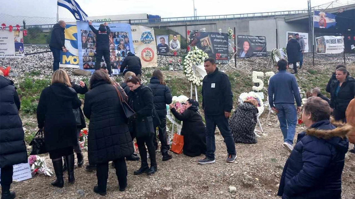 Τραγωδία στα Τέμπη: Δεν το πιστεύω ότι δεν θα σε ξαναδώ - Ραγίζουν καρδιές στο μνημόσυνο για τα 57 θύματα