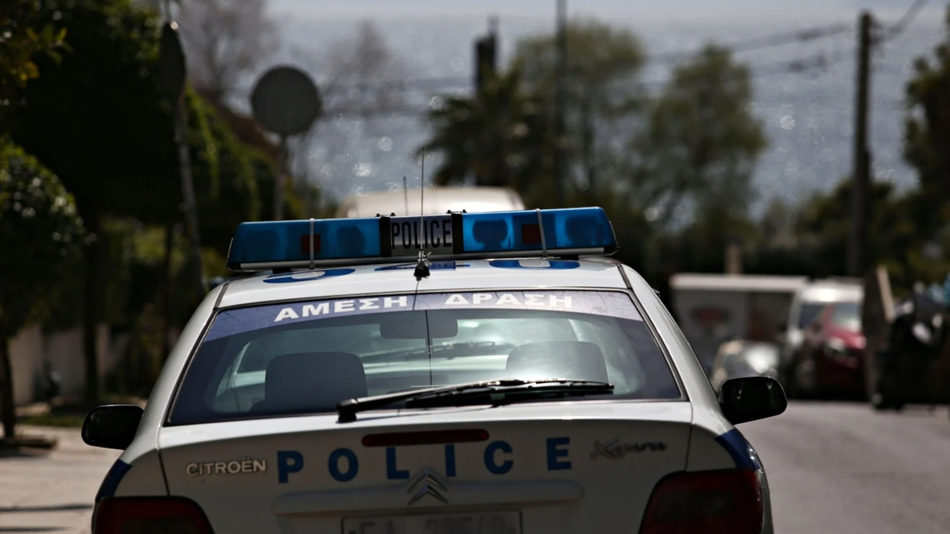 Κρήτη: Αστυνομικοί έσωσαν 74χρονη που έπαθε εγκεφαλικό και ήταν κλειδωμένη στο σπίτι