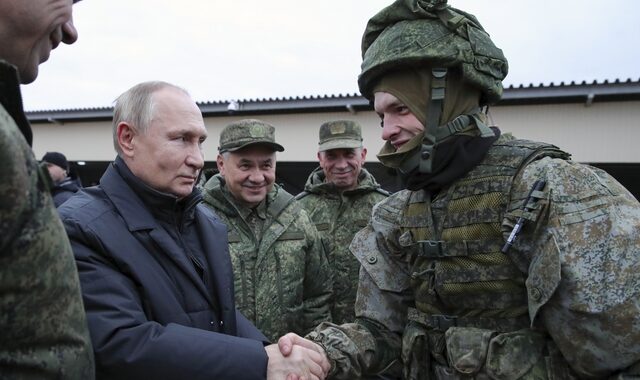 Η Μόσχα αναδιατάσσει τις στρατιωτικές της διοικήσεις για την Ουκρανία
