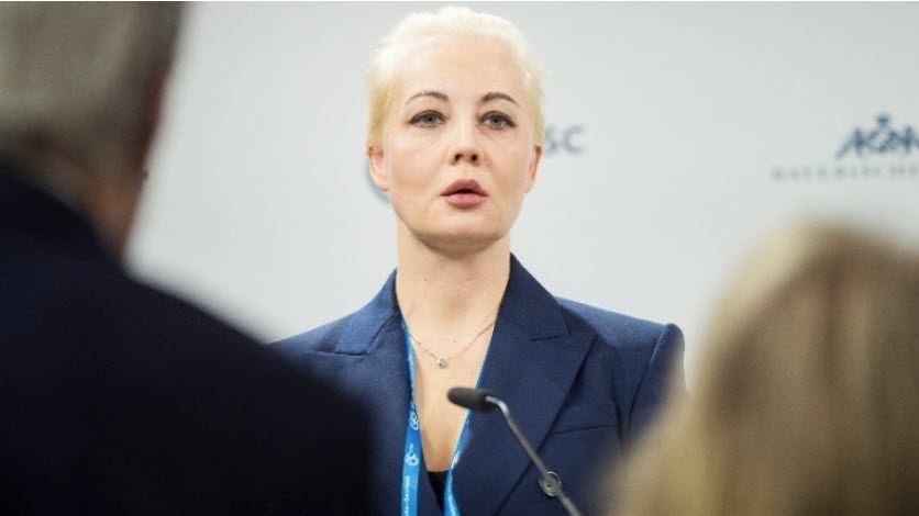 Ναβάλνι: Η χήρα του αντιφρονούντα Γιούλια λέει ότι ο Πούτιν "βασανίζει" τον σύζυγό της μετά θάνατον όπως και όσο ζούσε
