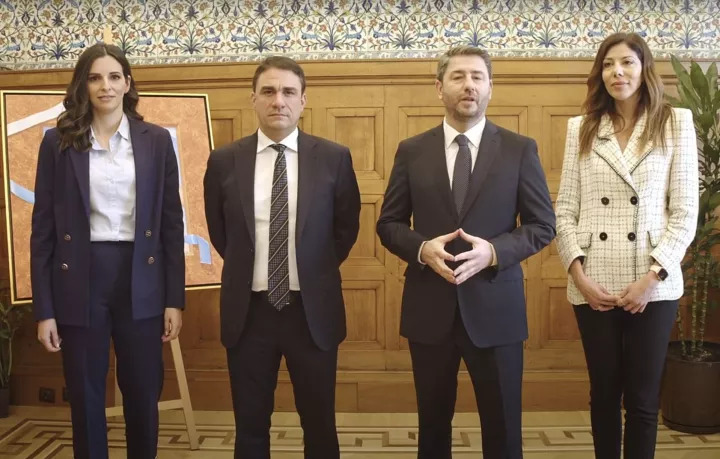 ΠΑΣΟΚ: Ανακοίνωσε τρεις υποψήφιους για τις ευρωεκλογές