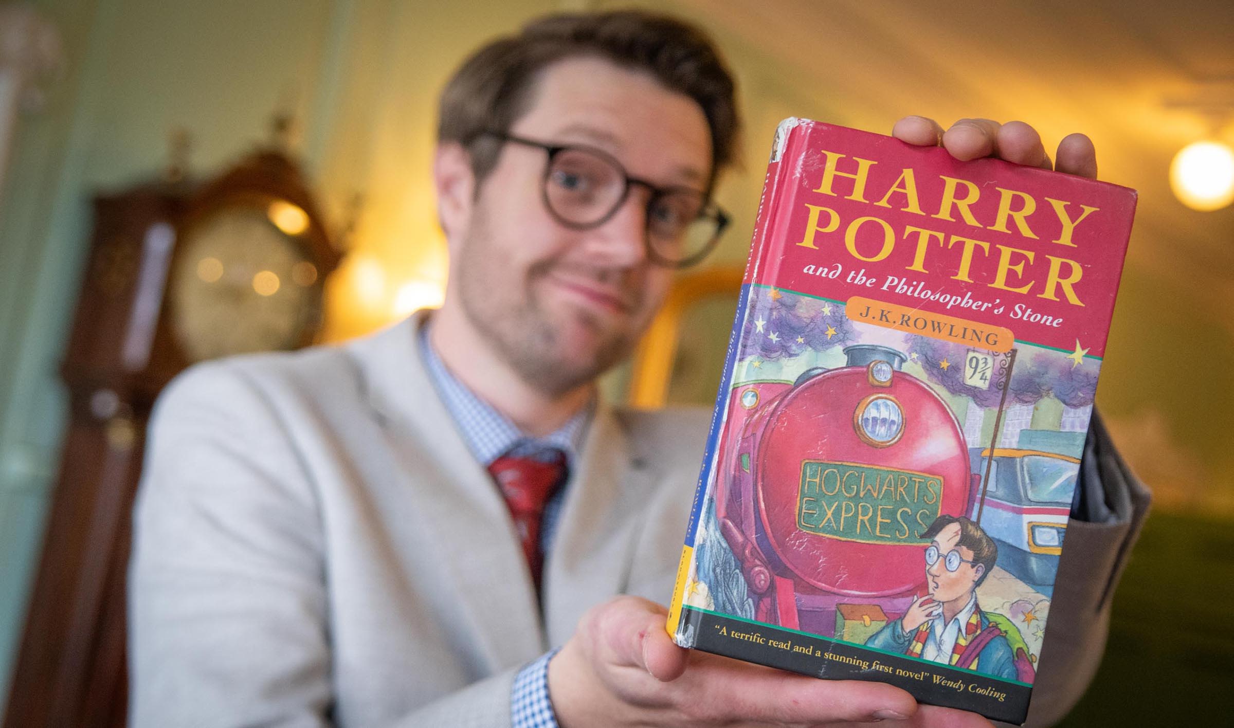 Χάρι Πότερ: Βιβλίο της πρώτης έκδοσης πωλήθηκε 11.000 αγγλικές λίρες σε δημοπρασία