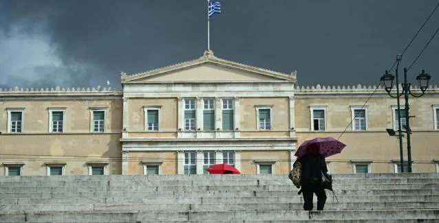 Χωρισμένη στα δύο η Ελλάδα την Τσικνοπέμπτη – Πού θα βρέξει και πού θα έχει ηλιοφάνεια